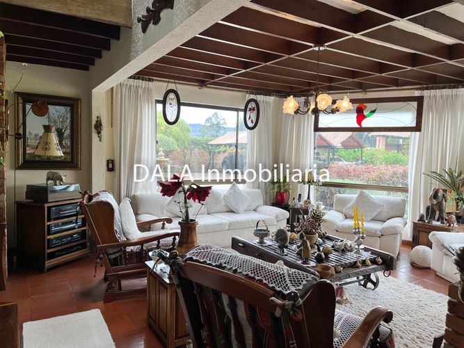 Casa de 4 alcobas en venta en Tiquiza, Chía, 873 m² · foto 2 de 24