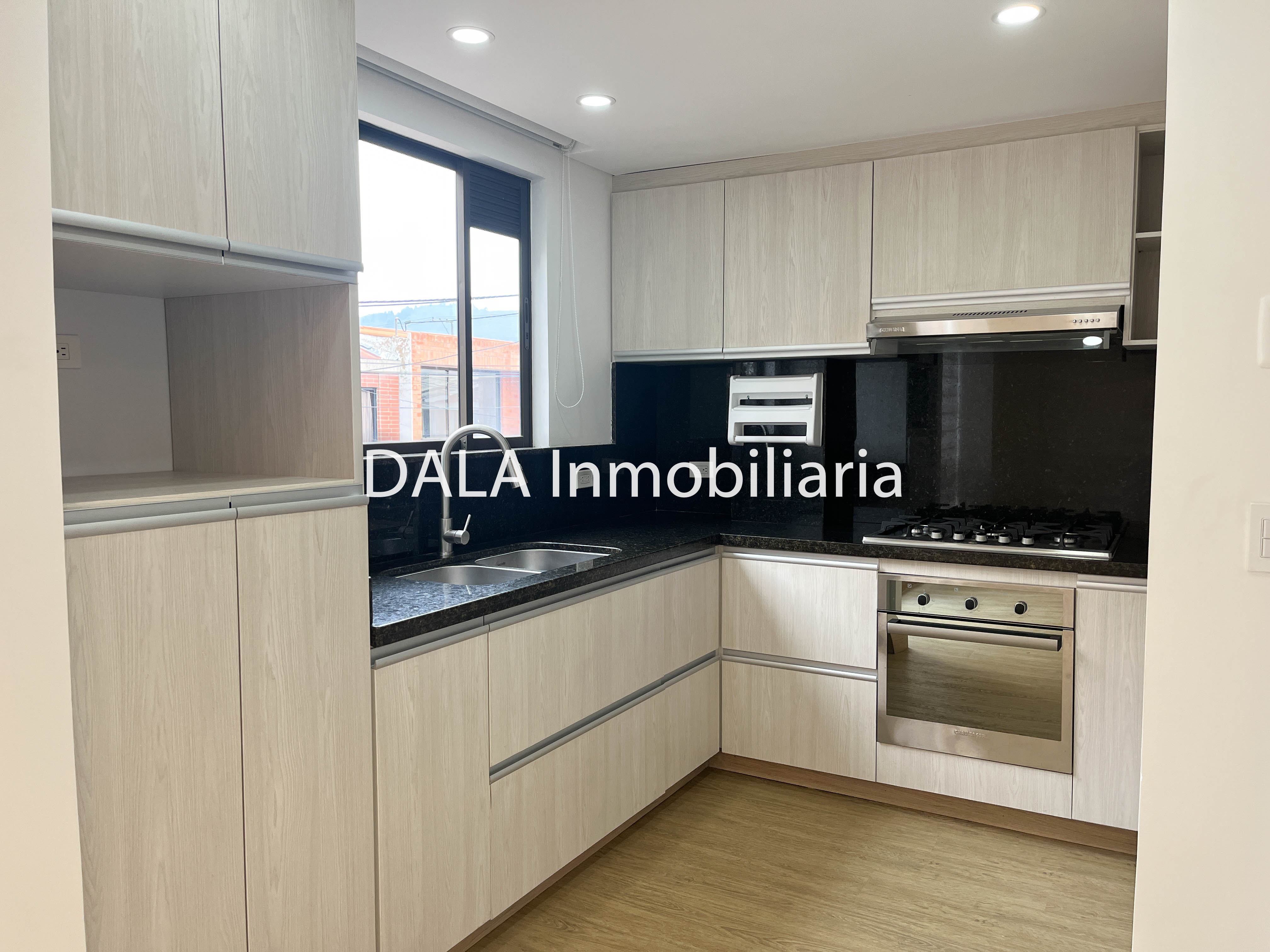 Casa en venta en La Primavera, Chía · foto 2 de 24