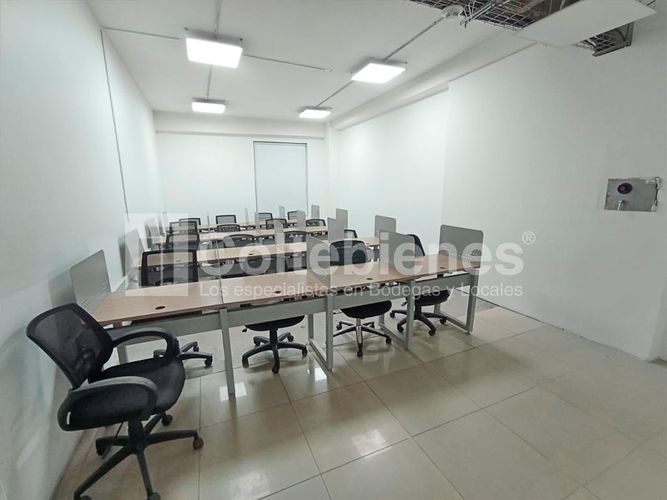 Oficina en arriendo en Camparola, Itagüí, 2629 m² · foto 4 de 20