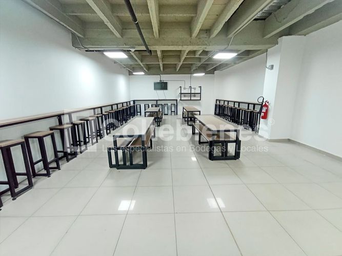 Oficina en arriendo en Camparola, Itagüí, 2629 m² · foto 7 de 20