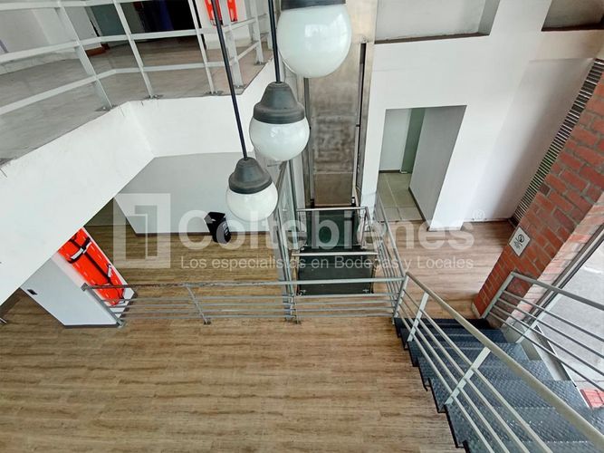 Oficina en arriendo en Camparola, Itagüí, 2629 m² · foto 10 de 20