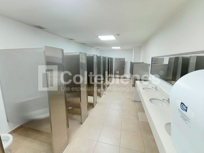 Oficina en arriendo en Camparola, Itagüí, 2629 m² · foto 19 de 20