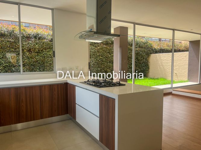 Casa en venta en Centro, Cajicá · foto 2 de 24