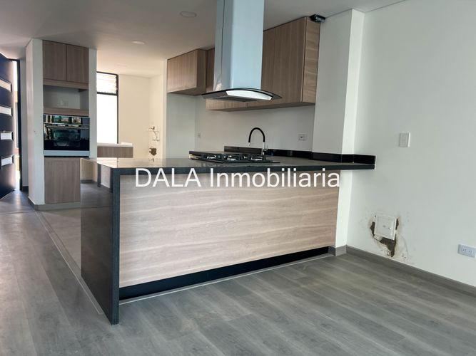 Casa de 3 alcobas en venta en Aposentos Parte Alta, Cota, 132 m² · foto 2 de 21