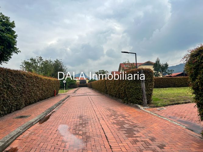 Lote en venta en Chuntame, Cajicá, 855 m² · foto 2 de 15