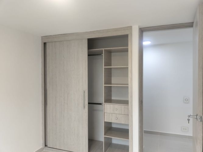 Apartamento de 3 alcobas en arriendo en El Poblado, Medellín, 77 m² · foto 8 de 16