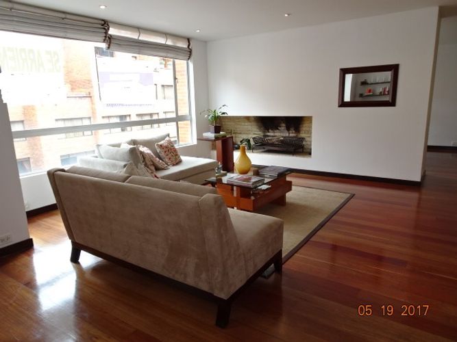 Apartamento de 2 alcobas en venta en Los Rosales, Bogotá, 173 m² · foto 2 de 20