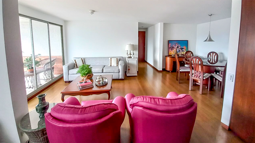 Apartamento de 2 alcobas en arriendo en Los Balsos, Medellín, 104 m² · foto 3 de 13
