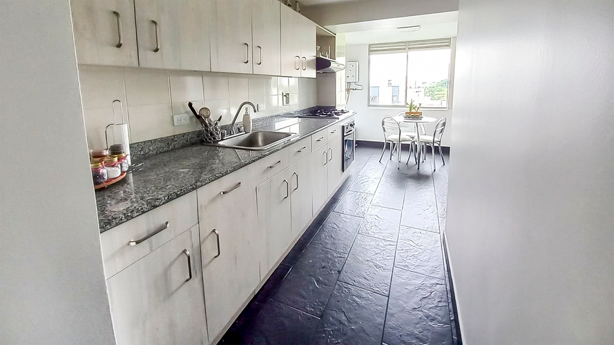 Apartamento de 2 alcobas en arriendo en Los Balsos, Medellín, 104 m² · foto 6 de 13