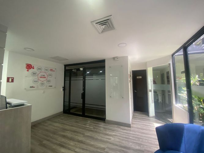 Oficina en arriendo en El Poblado, Medellín, 160 m² · foto 6 de 7