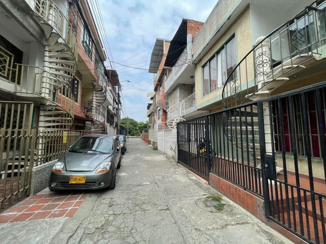 Casa de 8 alcobas en venta en La Nueva Base, Cali, 85 m² · foto 2 de 24