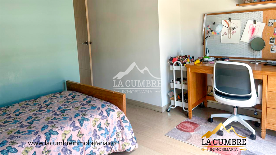 Casa de 3 alcobas en venta en Loma El Atravesado, Envigado, 208 m² · foto 14 de 16