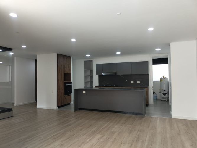 Apartamento de 3 alcobas en arriendo en El Poblado, Medellín, 174 m² · foto 3 de 20