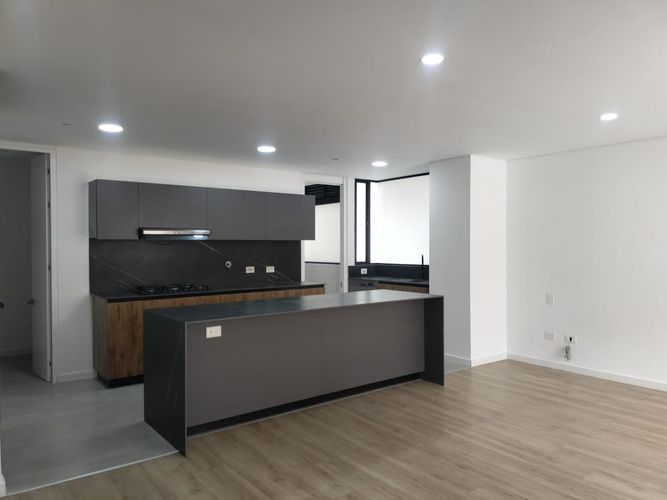 Apartamento de 3 alcobas en arriendo en El Poblado, Medellín, 174 m² · foto 8 de 20