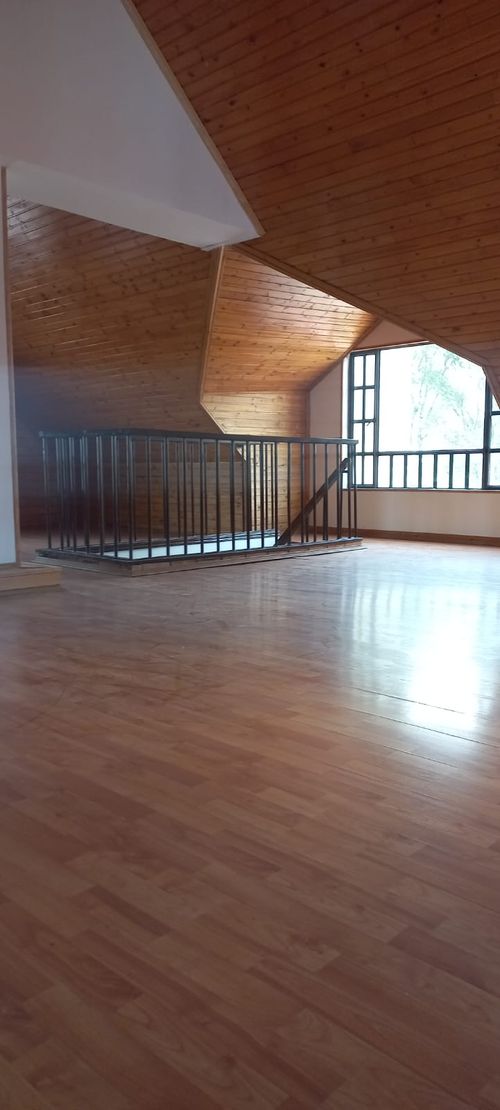 Casa de 5 alcobas en venta en Cota, 330 m² · foto 10 de 19