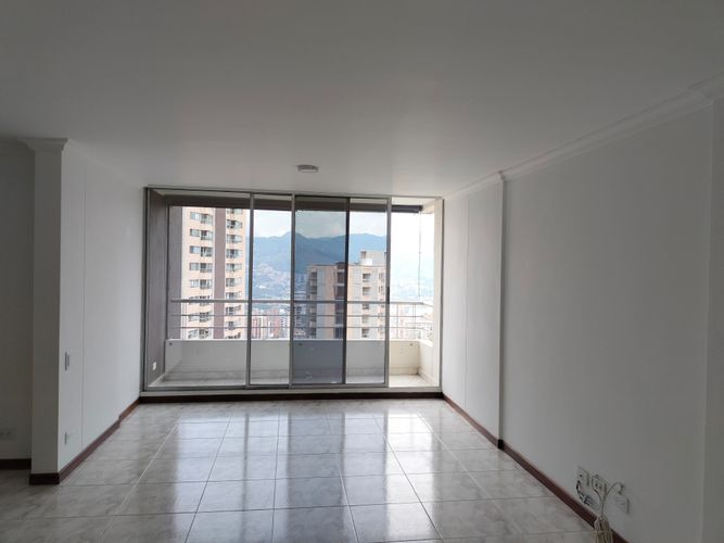 Apartamento de 3 alcobas en arriendo en El Poblado, Medellín, 99 m² · foto 2 de 18