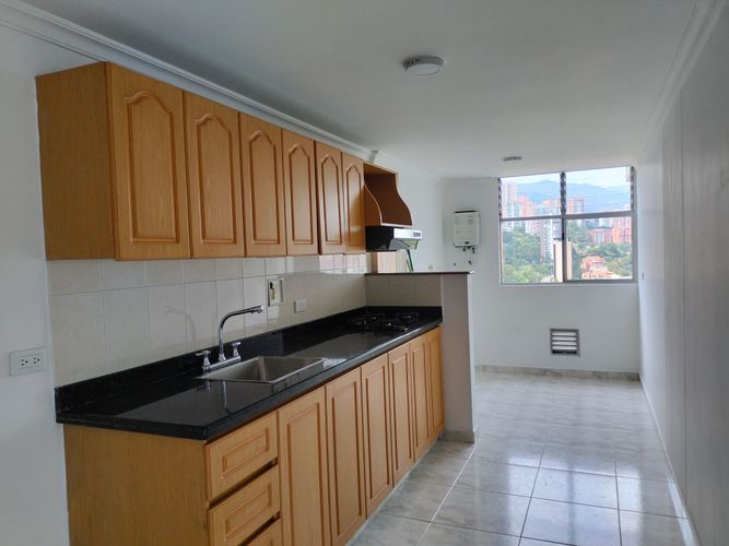 Apartamento de 3 alcobas en arriendo en El Poblado, Medellín, 99 m² · foto 3 de 18