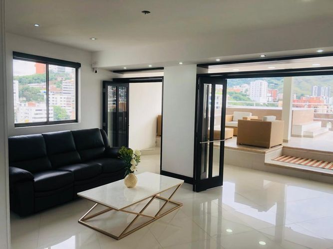 Apartamento de 4 alcobas en venta en El Peñon, Cali, 315 m² · foto 2 de 16