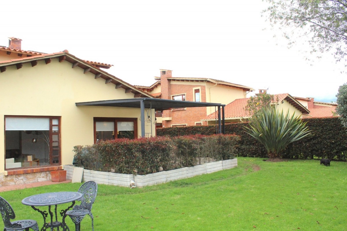 Casa en venta en Guaymaral, Bogotá · foto 2 de 24