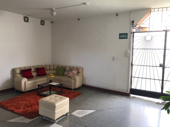 Edificio en arriendo en Versalles, Cali, 1500 m² · foto 2 de 16