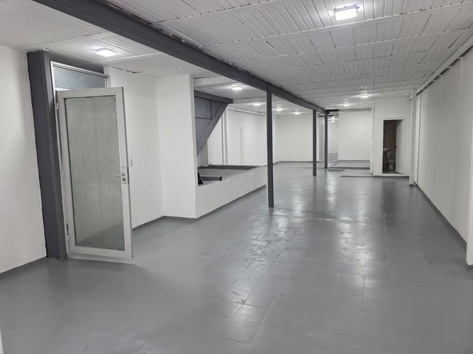 Bodega en arriendo en Cristo Rey, Medellín, 170 m² · foto 2 de 11
