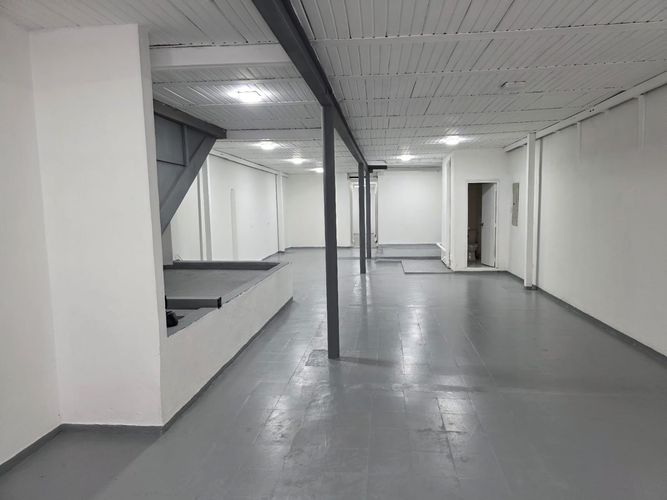 Bodega en arriendo en Cristo Rey, Medellín, 170 m² · foto 6 de 11
