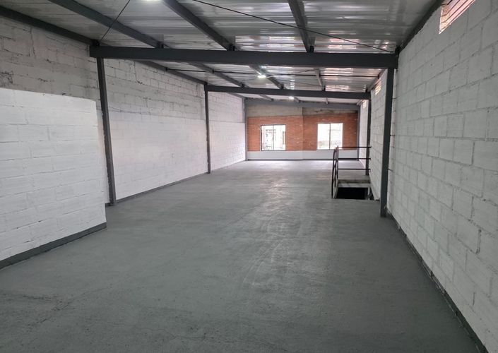 Bodega en arriendo en Cristo Rey, Medellín, 170 m² · foto 3 de 7