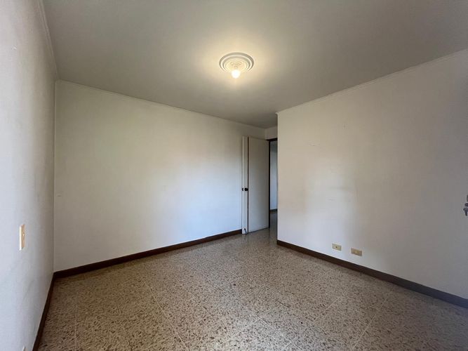 Apartamento de 3 alcobas en venta en El Poblado, Medellín, 137 m² · foto 7 de 18