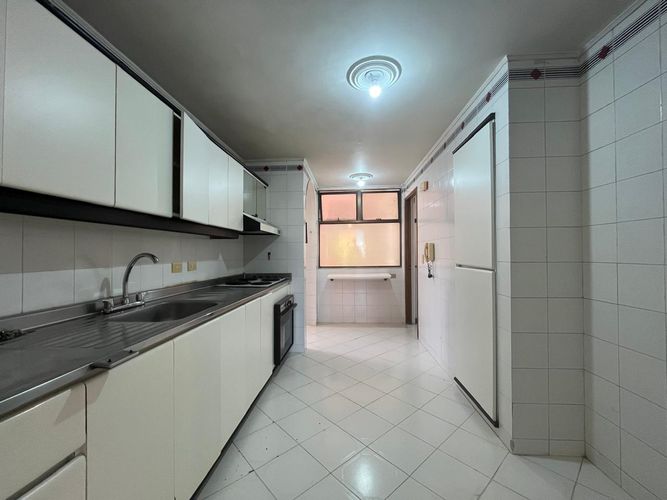 Apartamento de 3 alcobas en venta en El Poblado, Medellín, 137 m² · foto 6 de 18