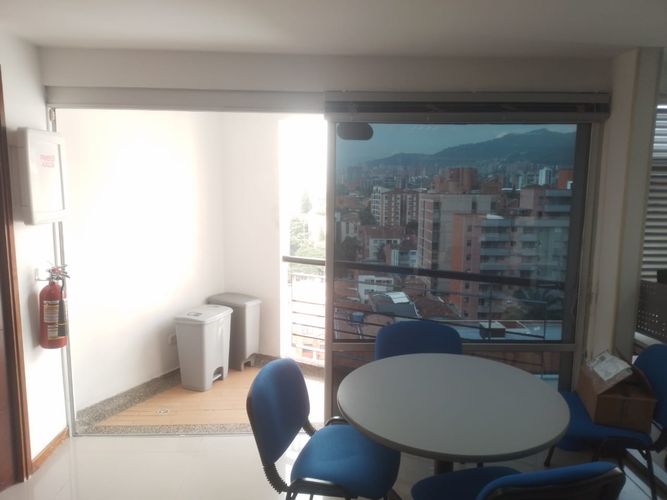 Oficina en venta en Laureles, Medellín, 78 m² · foto 2 de 13