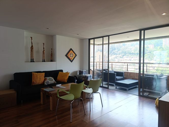Apartamento de 3 alcobas en arriendo en Los Naranjos, Medellín, 160 m² · foto 2 de 20