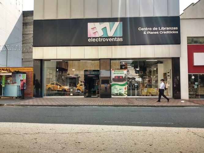Local en arriendo en Santa Rosa, Cali, 1200 m² · foto 2 de 24