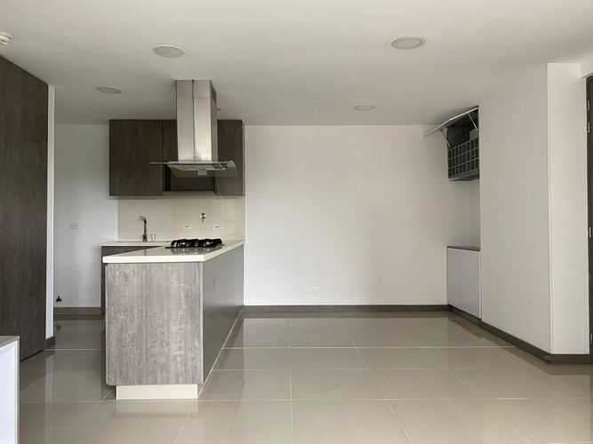 Apartamento de 3 alcobas en arriendo en Camino Verde, Envigado, 80 m² · foto 3 de 18