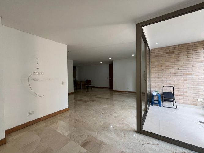 Apartamento de 2 alcobas en arriendo en El Poblado, Medellín, 123 m² · foto 4 de 20