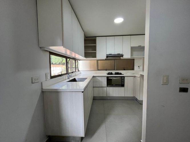 Apartamento de 2 alcobas en arriendo en El Poblado, Medellín, 123 m² · foto 6 de 20
