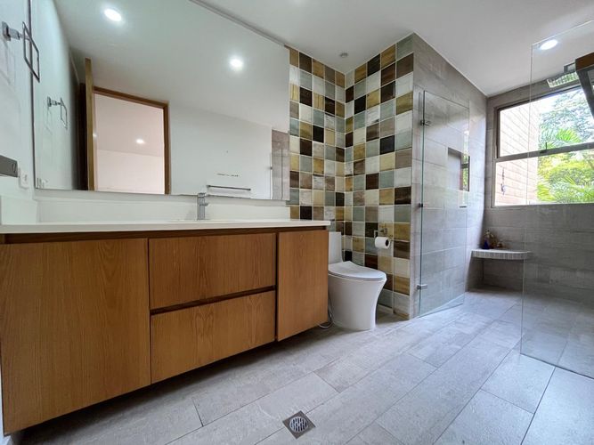 Apartamento de 2 alcobas en arriendo en El Poblado, Medellín, 123 m² · foto 17 de 20