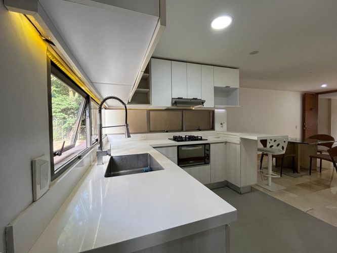 Apartamento de 2 alcobas en arriendo en El Poblado, Medellín, 123 m² · foto 9 de 20