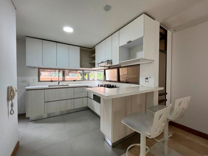 Apartamento de 2 alcobas en arriendo en El Poblado, Medellín, 123 m² · foto 7 de 20