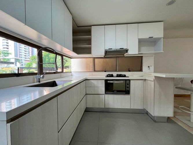 Apartamento de 2 alcobas en arriendo en El Poblado, Medellín, 123 m² · foto 8 de 20