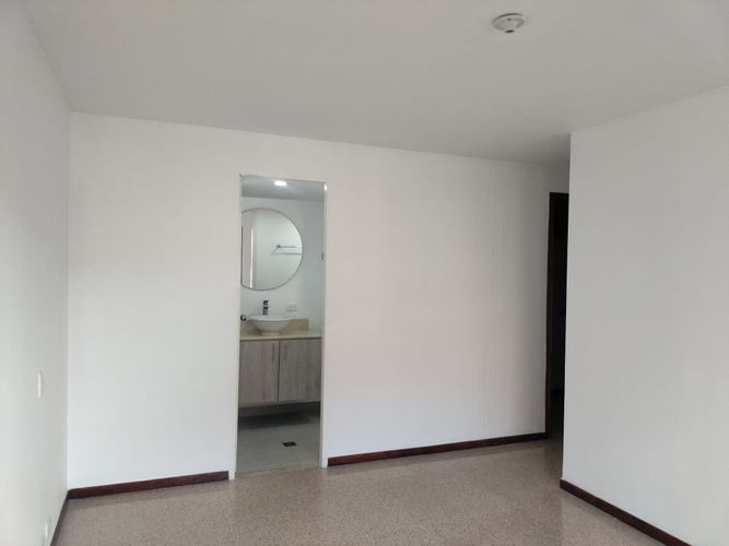 Apartamento de 4 alcobas en arriendo en El Poblado, Medellín, 130 m² · foto 10 de 15