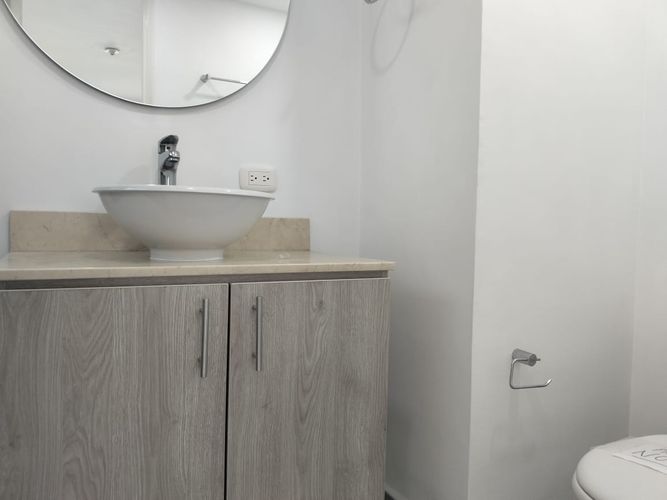 Apartamento de 4 alcobas en arriendo en El Poblado, Medellín, 130 m² · foto 14 de 15