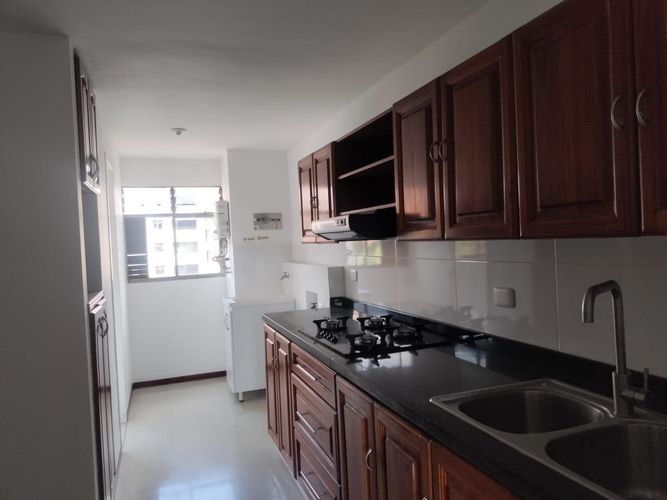 Apartamento de 4 alcobas en arriendo en El Poblado, Medellín, 130 m² · foto 4 de 15