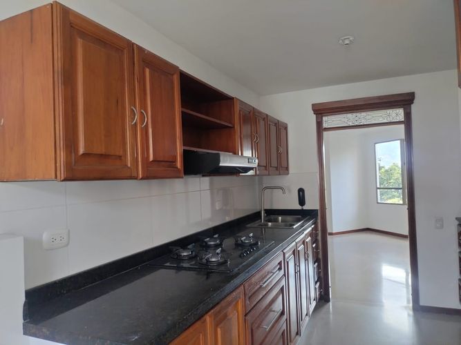 Apartamento de 4 alcobas en arriendo en El Poblado, Medellín, 130 m² · foto 5 de 15