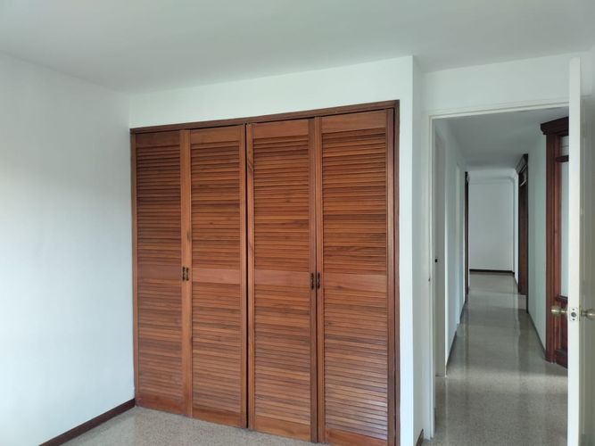 Apartamento de 4 alcobas en arriendo en El Poblado, Medellín, 130 m² · foto 6 de 15
