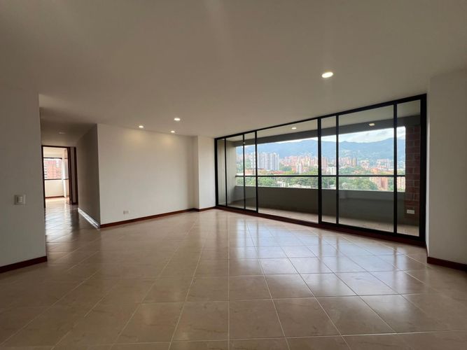 Apartamento de 3 alcobas en venta en El Diamante No. 2, Medellín, 114 m² · foto 3 de 19