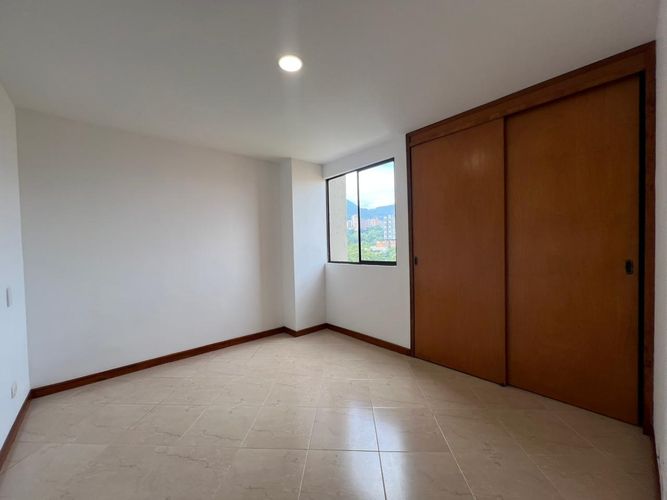 Apartamento de 3 alcobas en venta en El Diamante No. 2, Medellín, 114 m² · foto 8 de 19