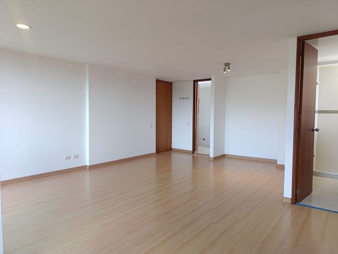 Apartamento de 2 alcobas en arriendo en El Poblado, Medellín, 87 m² · foto 8 de 14