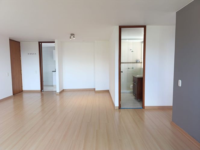 Apartamento de 2 alcobas en arriendo en El Poblado, Medellín, 87 m² · foto 11 de 14