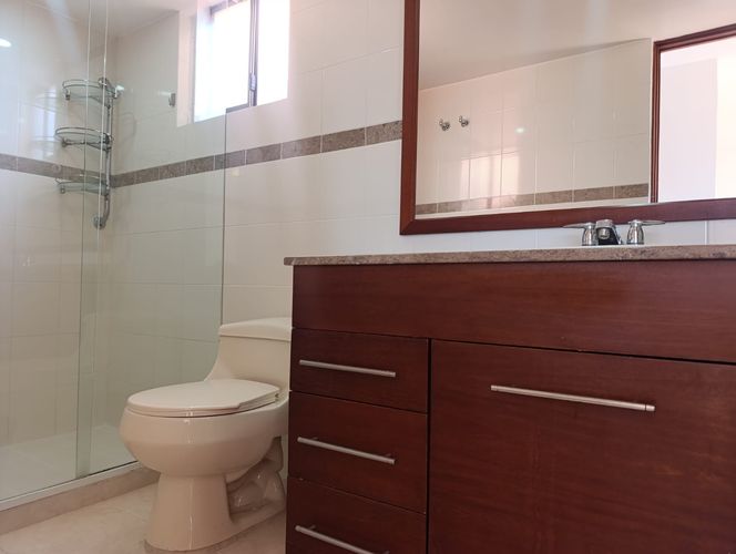 Apartamento de 2 alcobas en arriendo en El Poblado, Medellín, 87 m² · foto 13 de 14