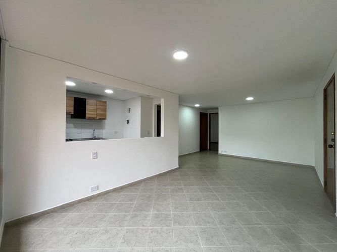 Apartamento de 3 alcobas en arriendo en El Poblado, Medellín, 100 m² · foto 2 de 17